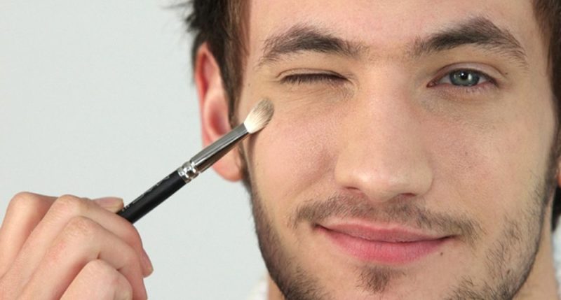 Make-up per gli uomini. Il nuovo trend sfida i tabù 