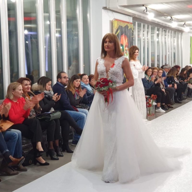 Vladimir Luxuria sfila in abito da sposa 