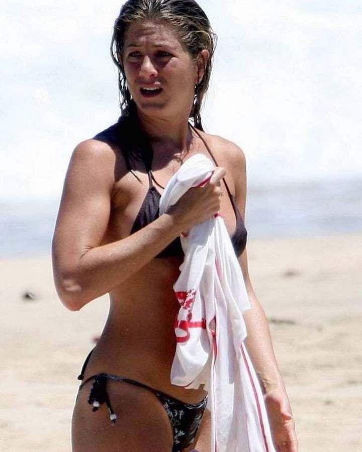 Jennifer Aniston bikini